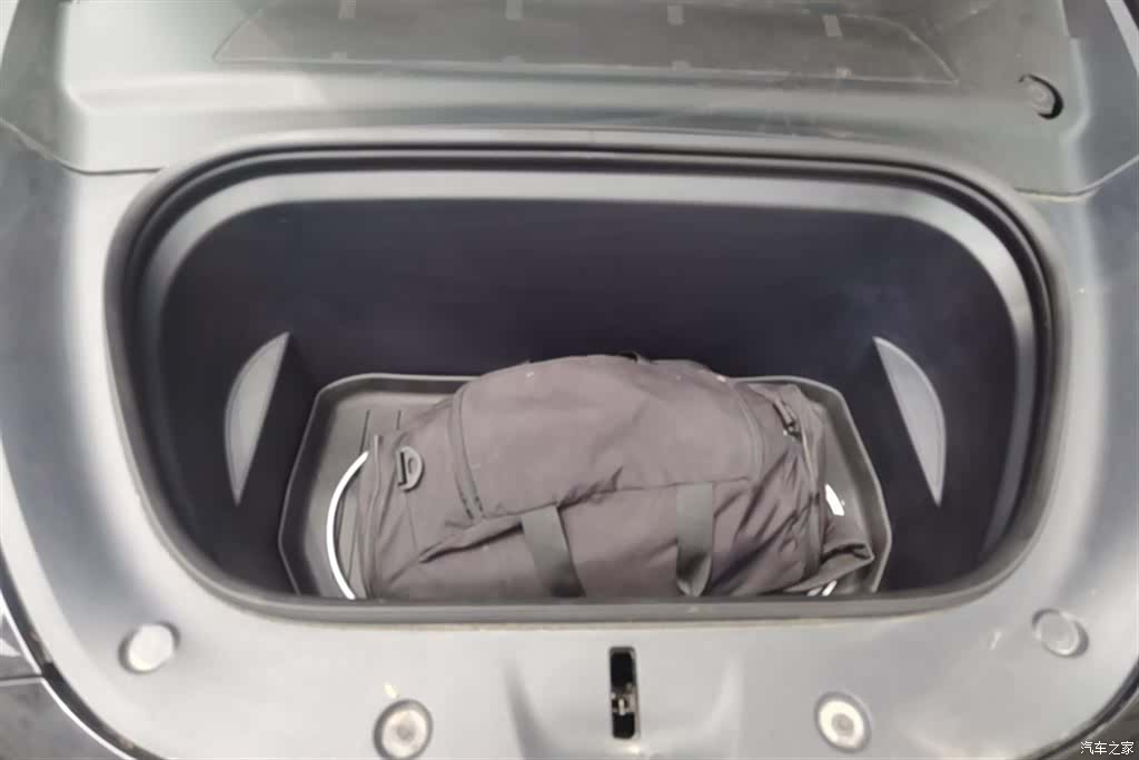 Tesla Model Y, 2023 10