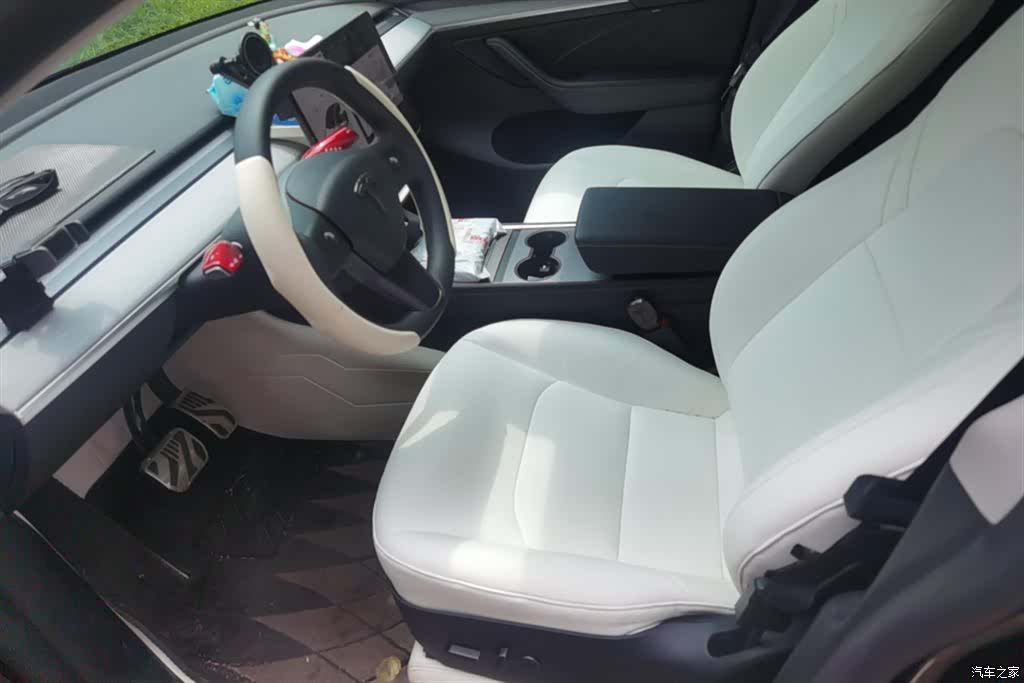 Tesla Model Y, 2023 9