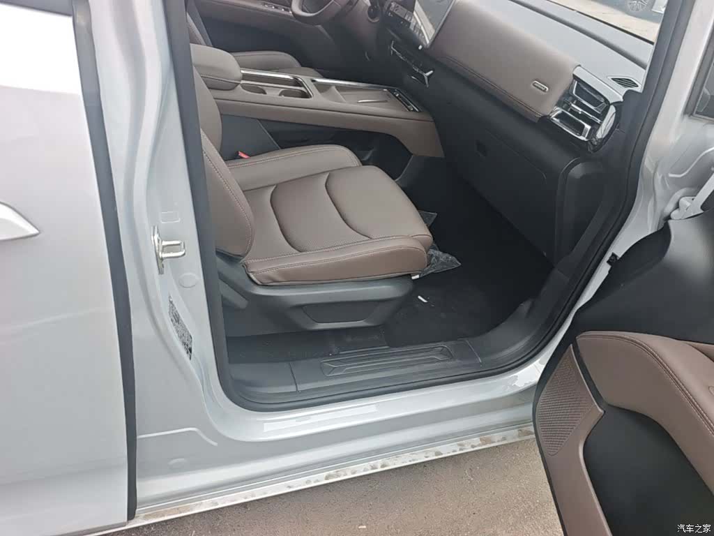 Wuling 730, 2025 11