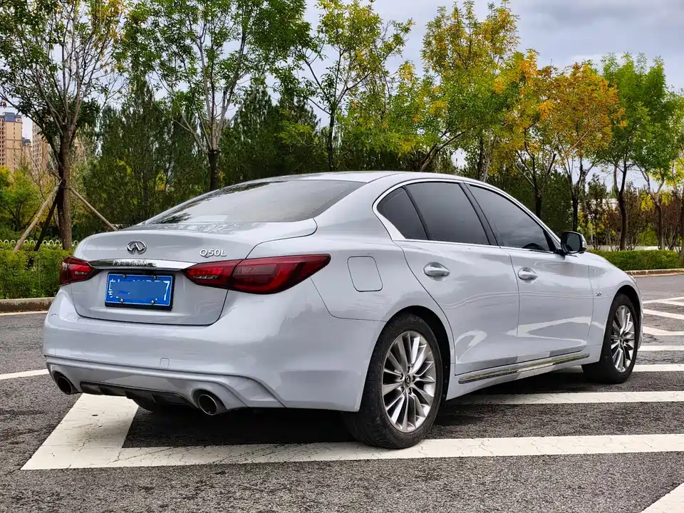 Infiniti Q50L