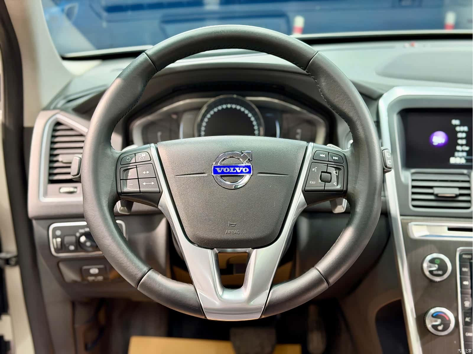 Volvo XC60, 2015 12