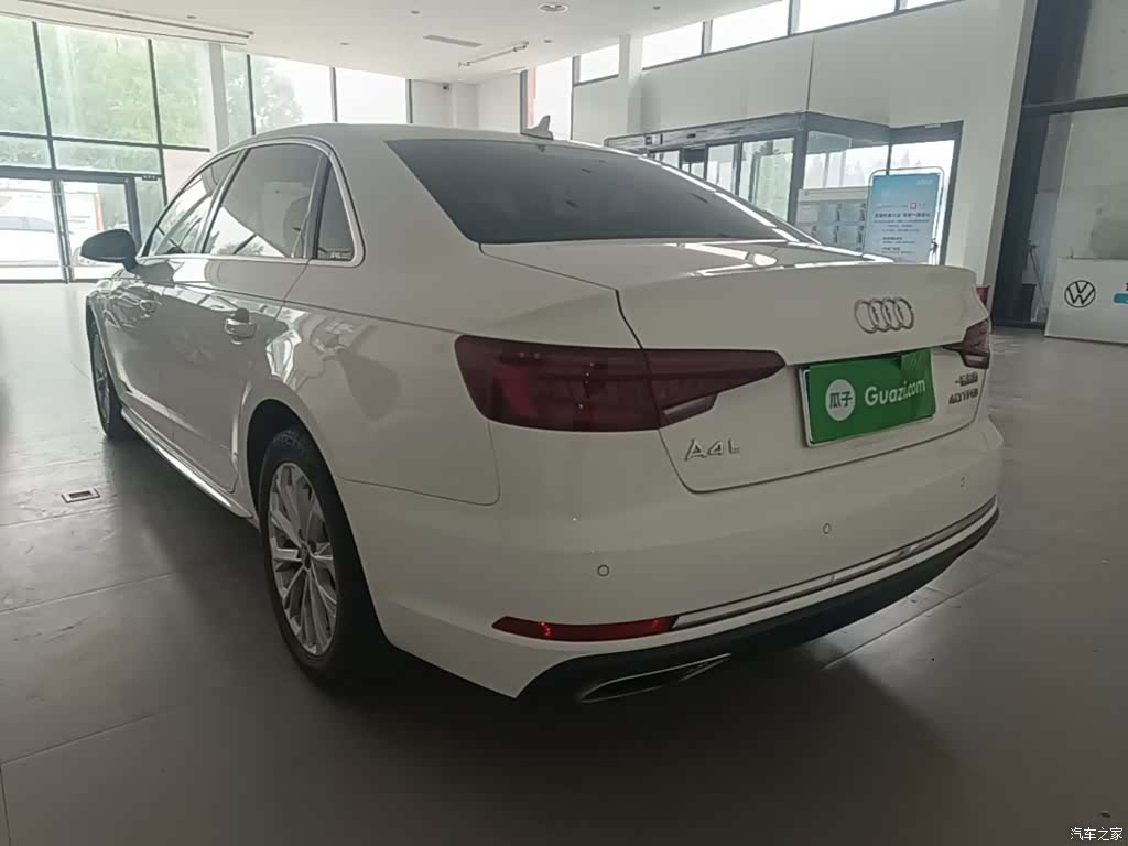 Audi A4L, 2020 все фото