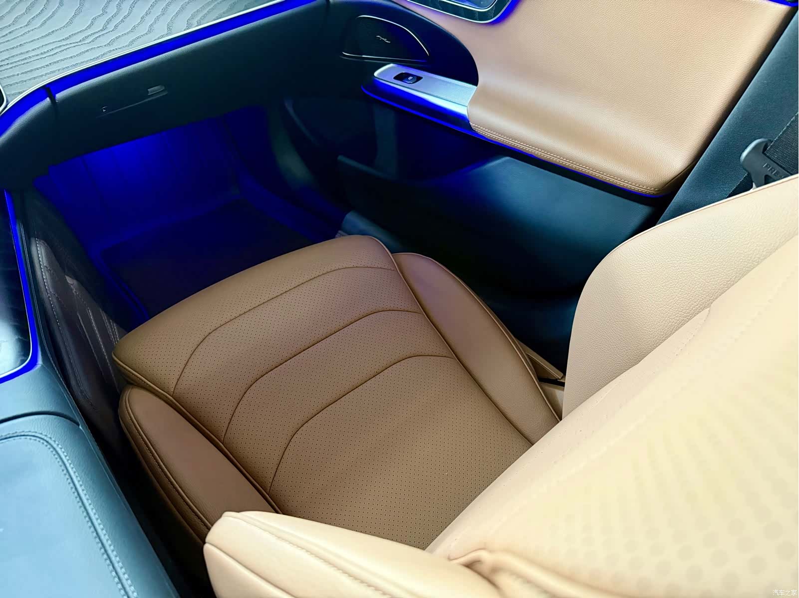 Mercedes-Benz E-Class, 2024 11