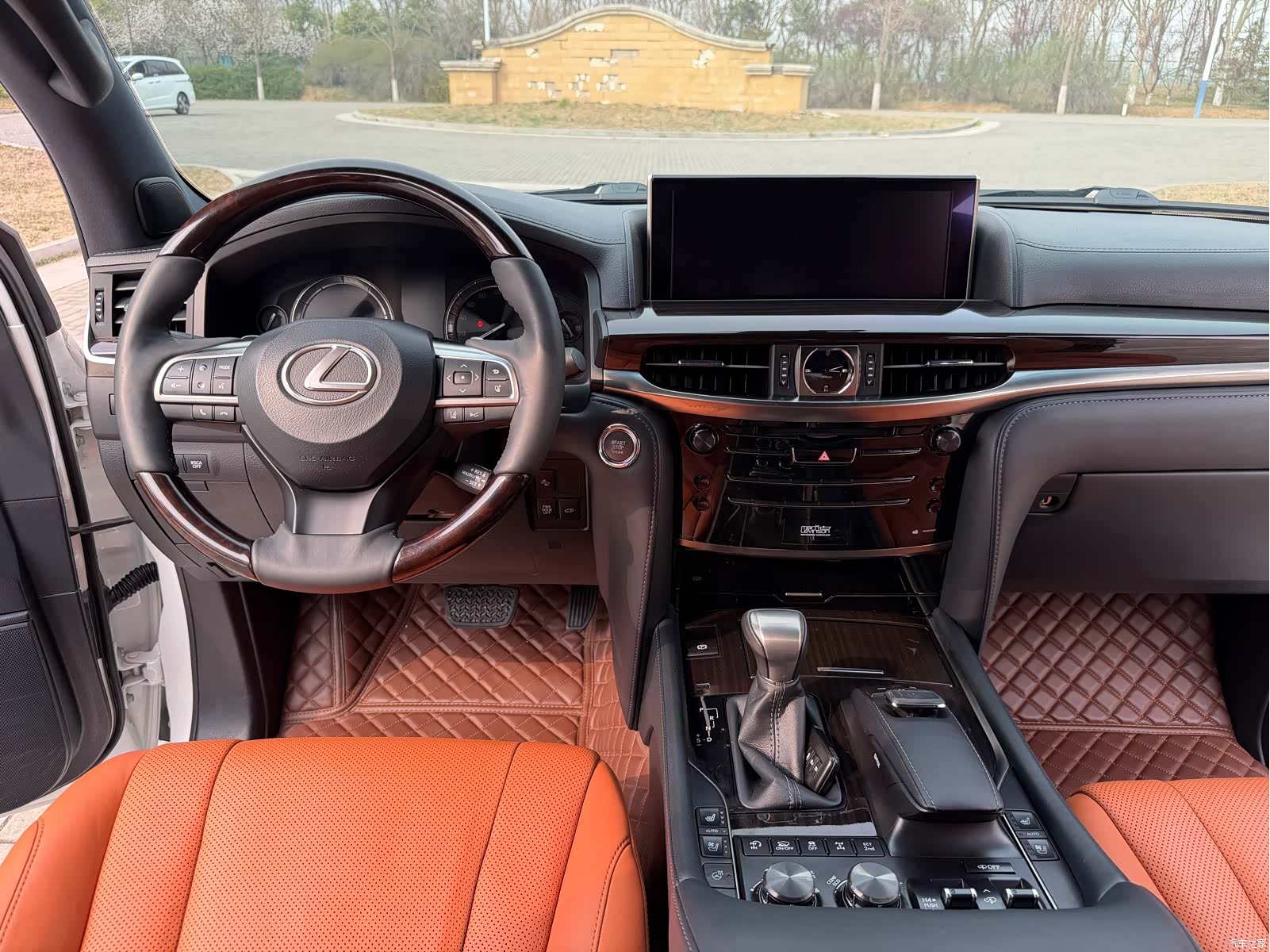 Lexus LX, 2016 16