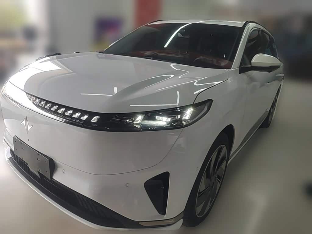 Dongfeng eπ008