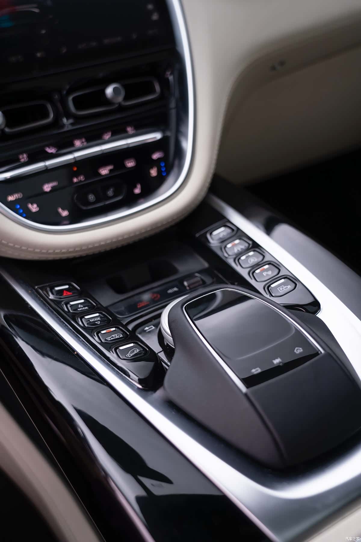 Aston Martin DBX, 2026 14