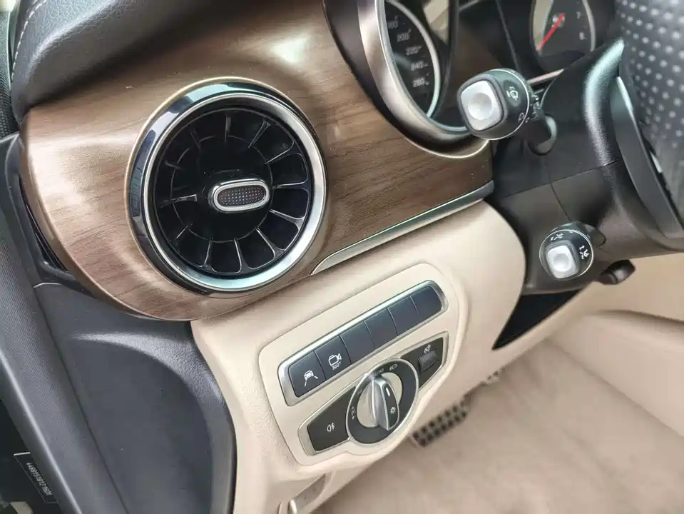 Mercedes-Benz V-class