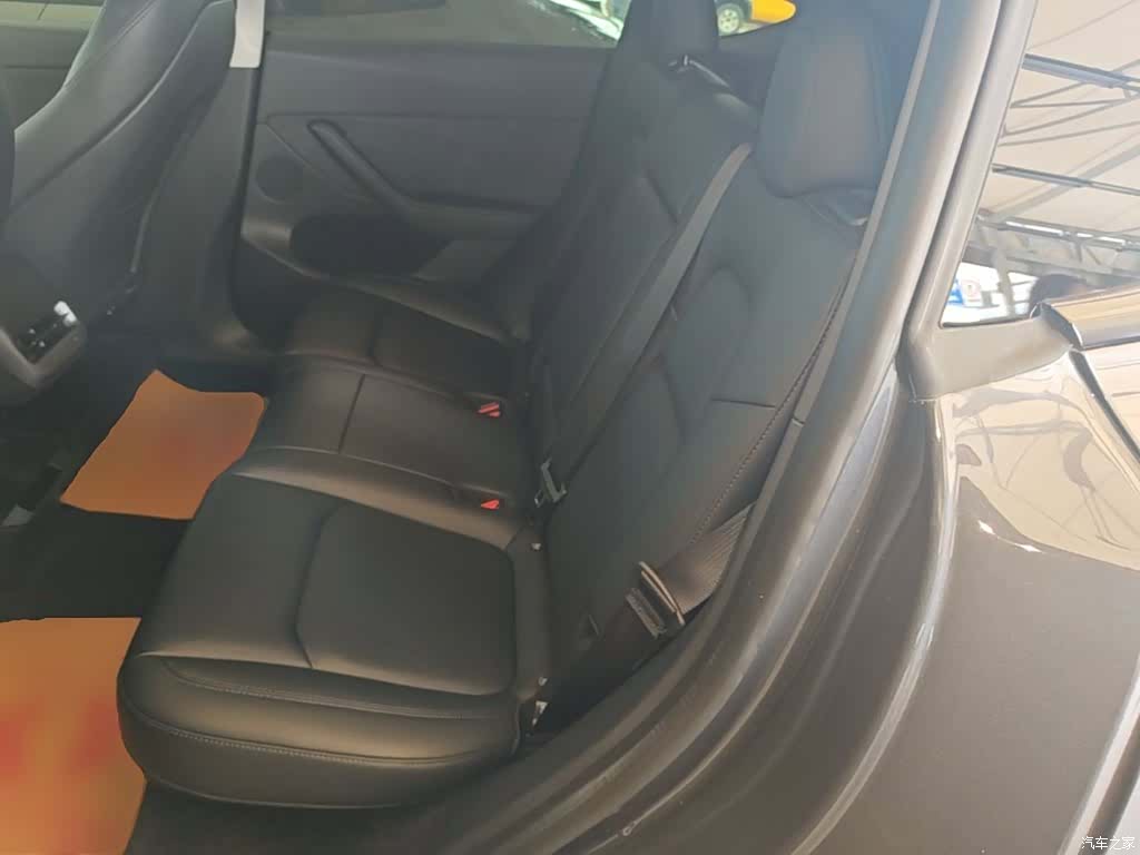 Tesla Model Y, 2023 17