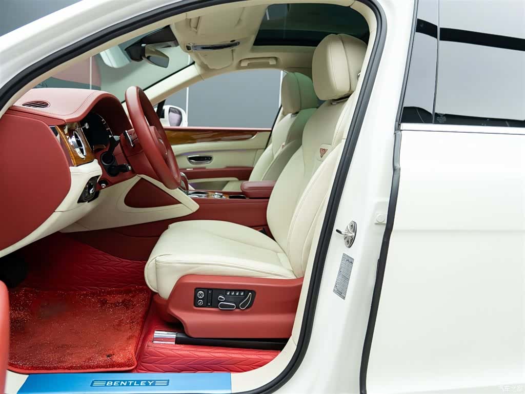 Bentley Bentayga, 2020 9