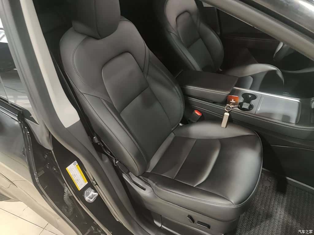 Tesla Model Y, 2023 25