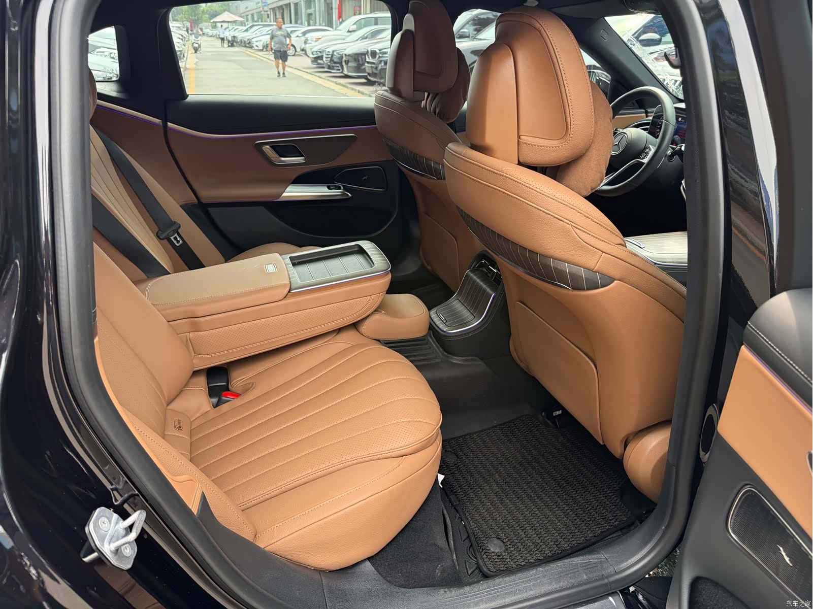 Mercedes-Benz E-Class, 2024 11