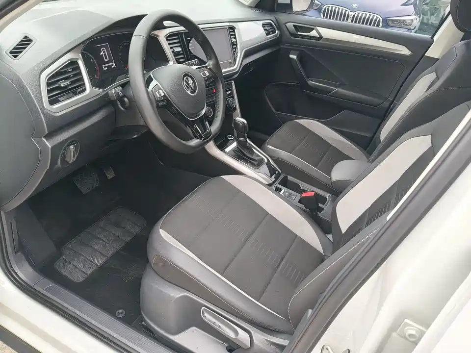 Volkswagen T-ROC exploring Songs