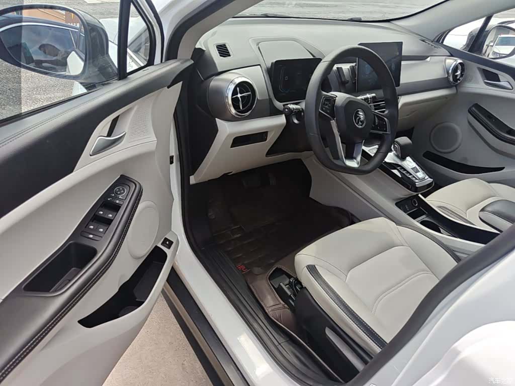 BYD Yuan, 2022 16