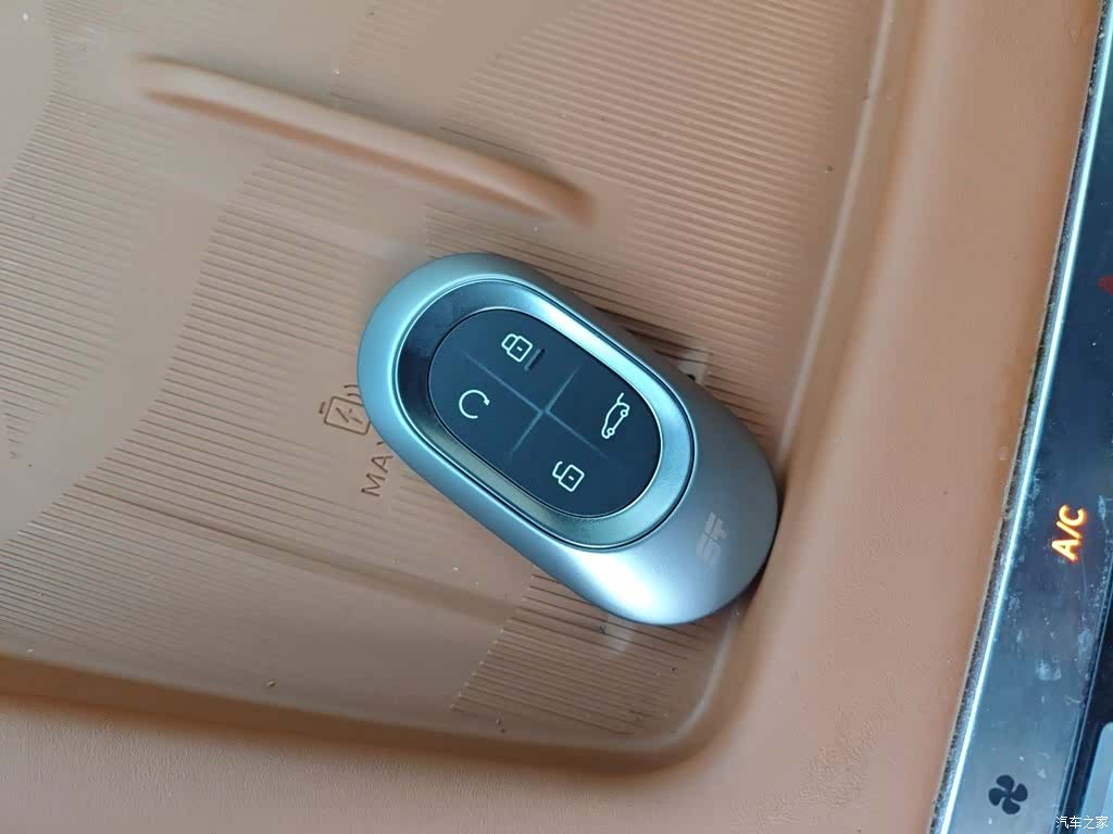 Jetour L7, 2025 12