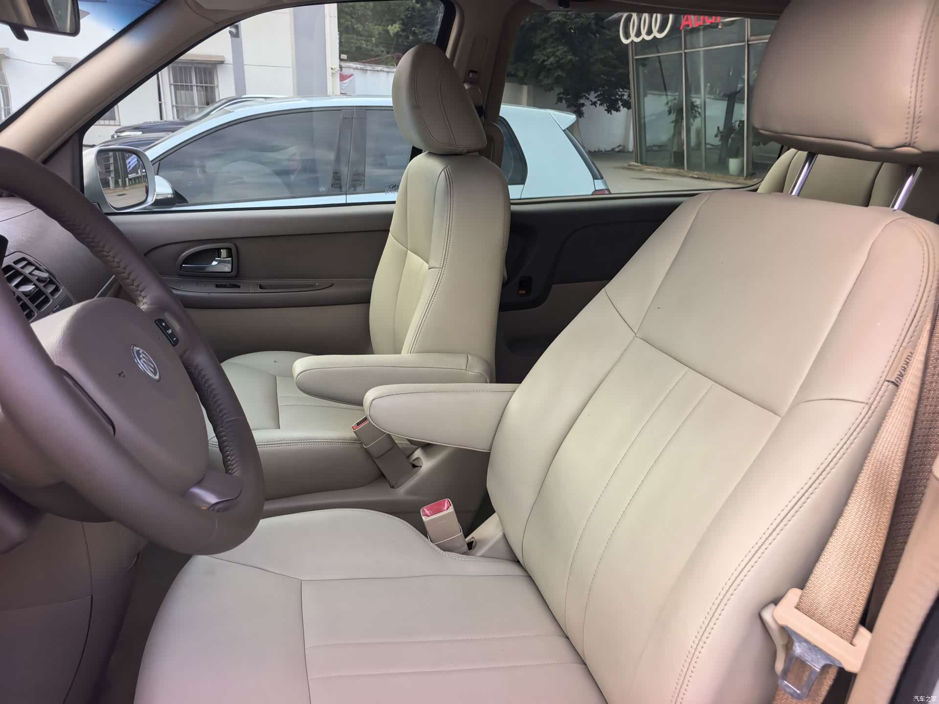 Buick GL8, 2013 16