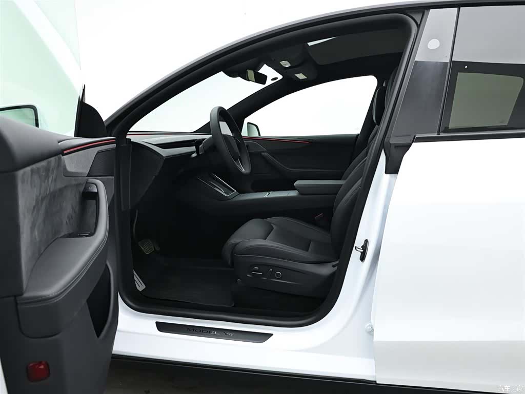 Tesla Model Y, 2025 9