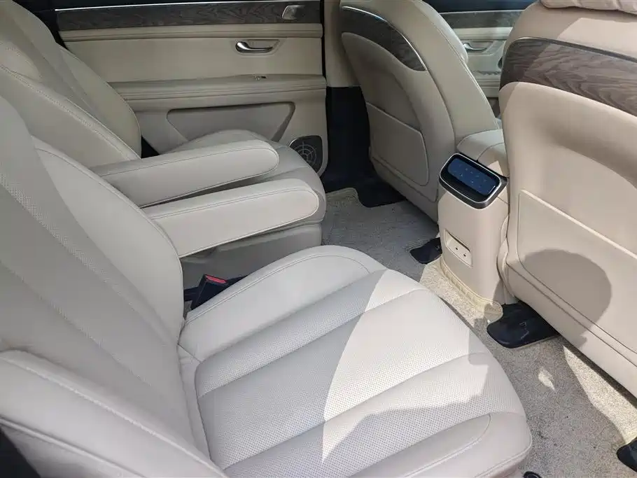 AITO Ask the world M7