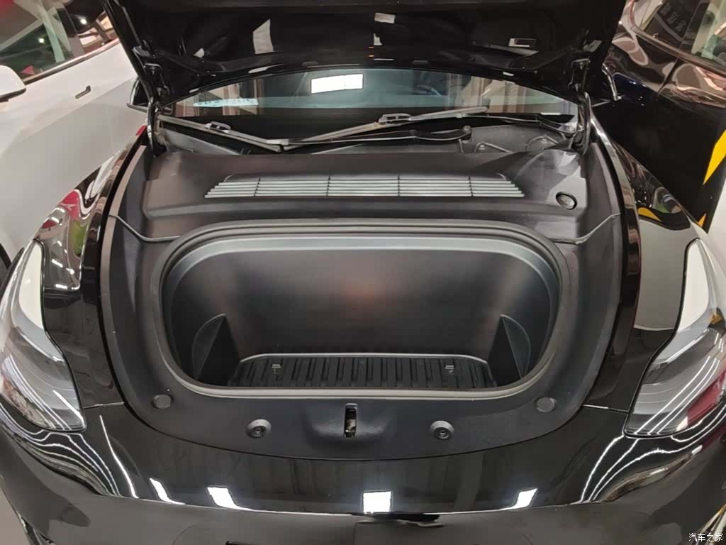Tesla Model Y, 2022 20