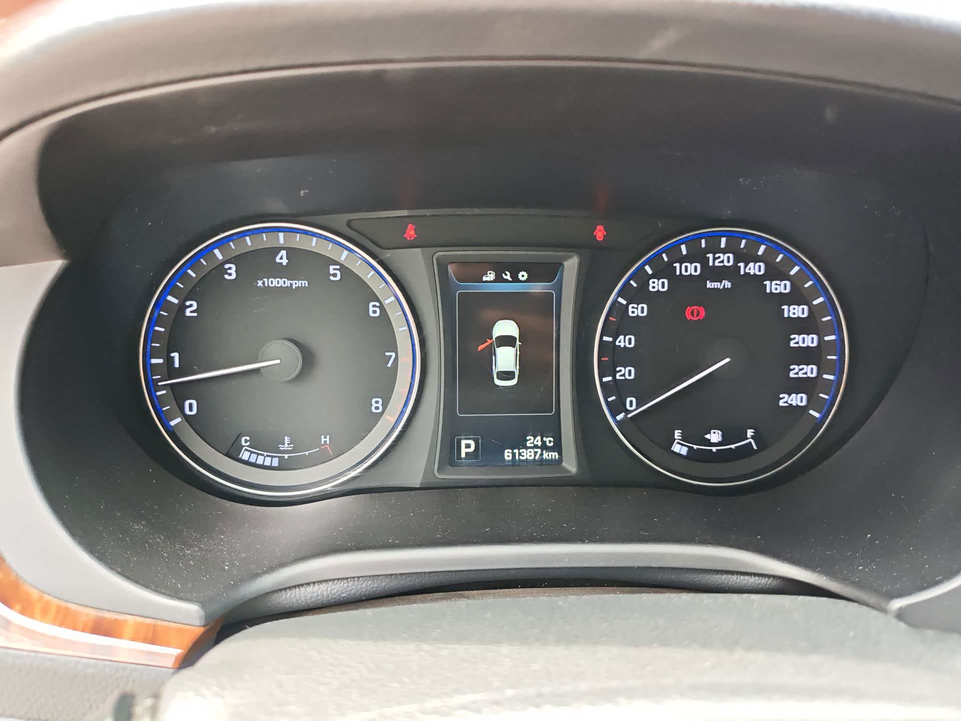 Hyundai DLX, 2015 16