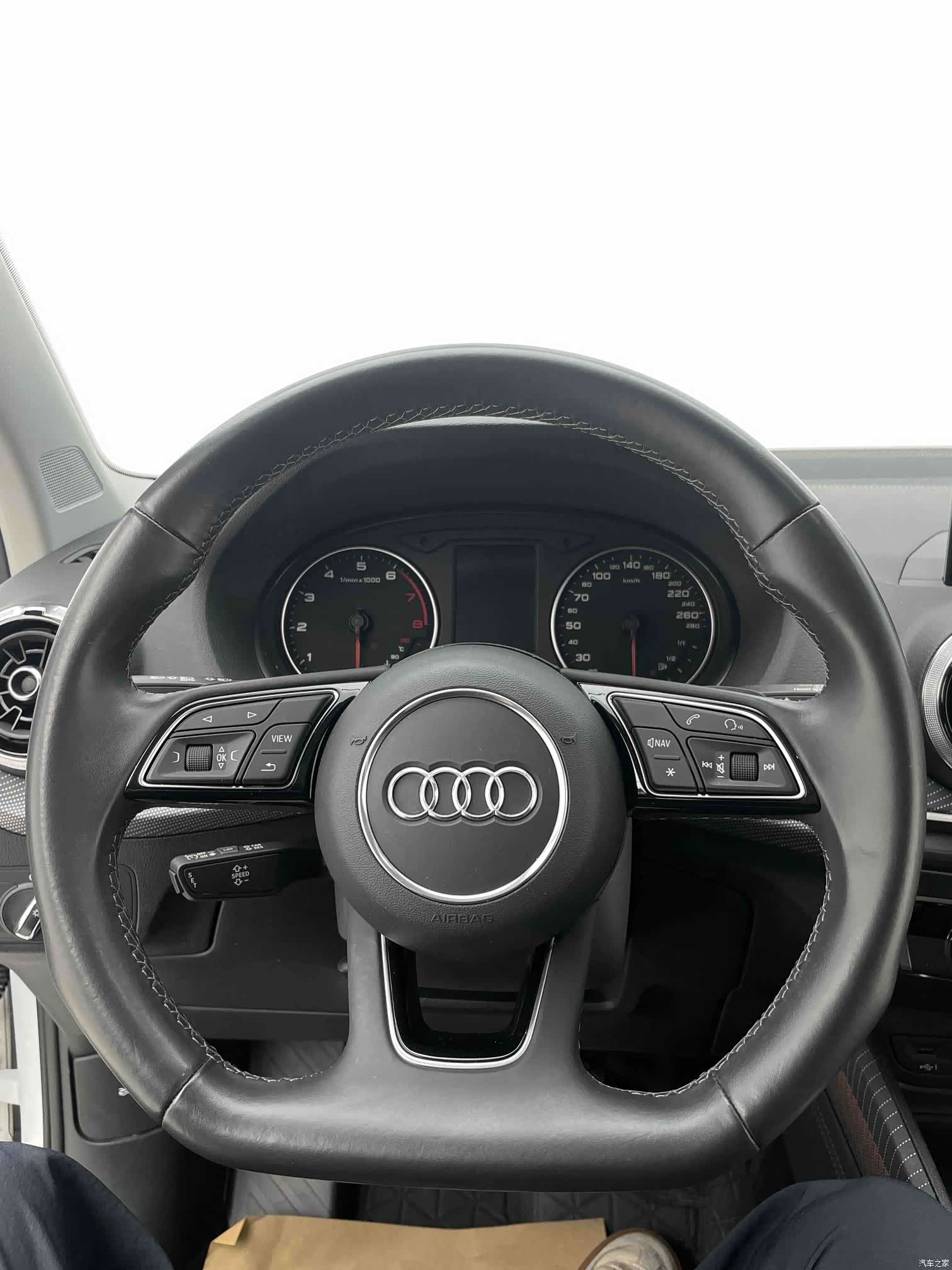 Audi Q2L, 2023 14