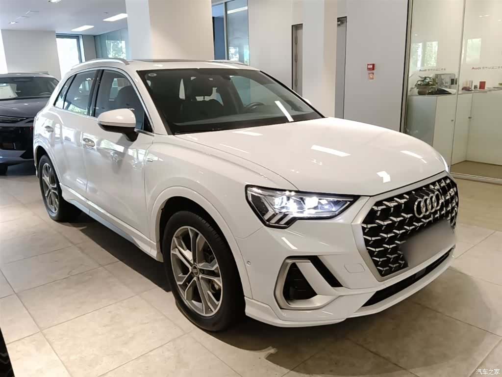 Audi Q3, 2024 4
