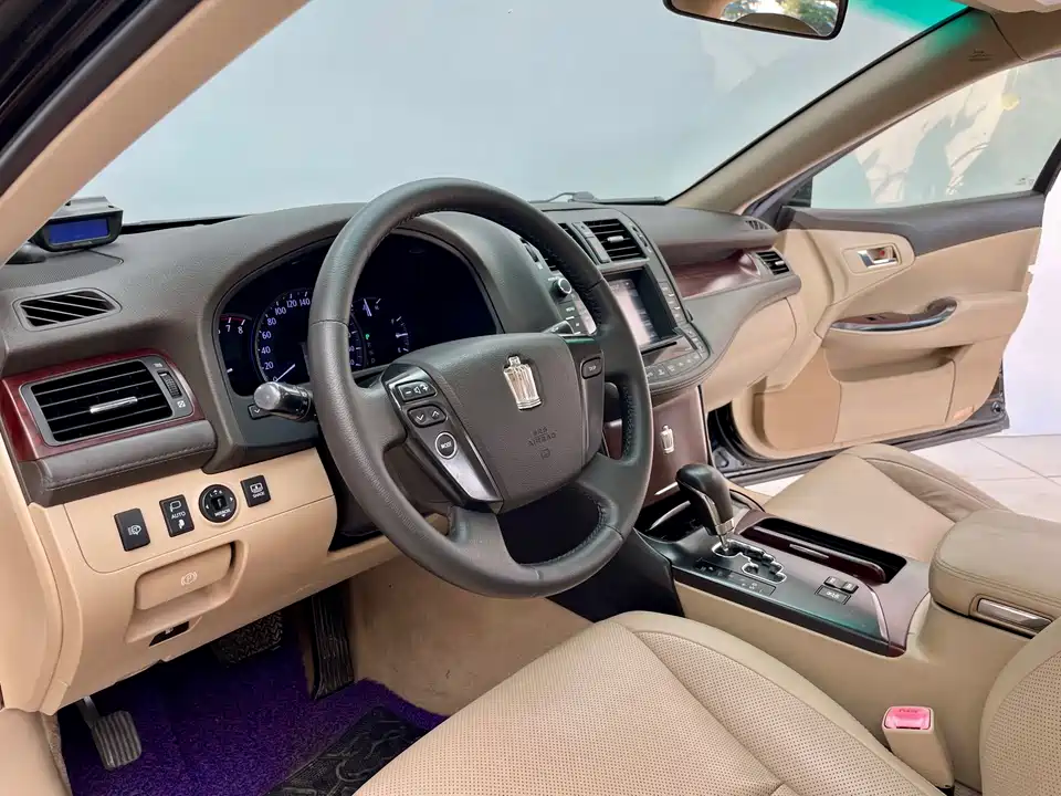 Toyota crown