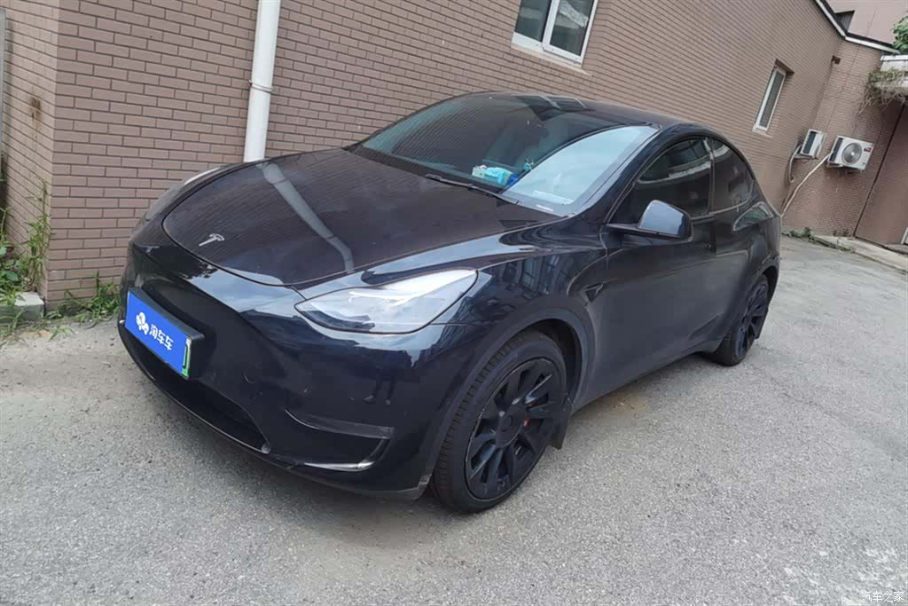 Tesla Model Y, 2023 1
