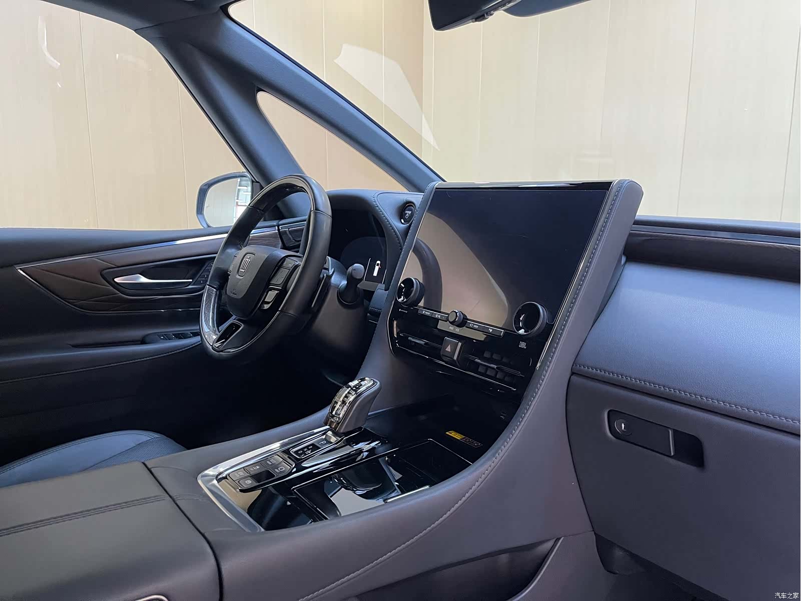Toyota Vellfire, 2024 12