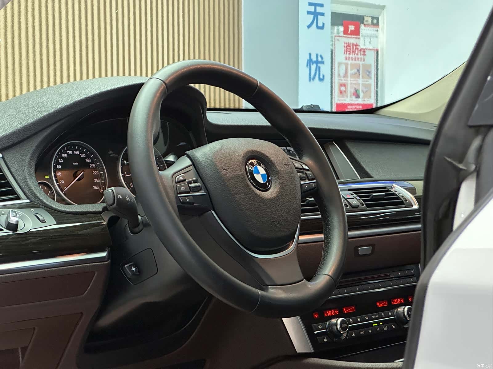 BMW 5 Series, 2015 9