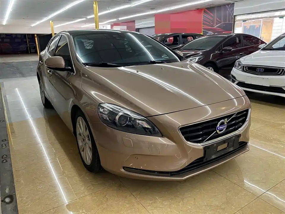 Volvo V40