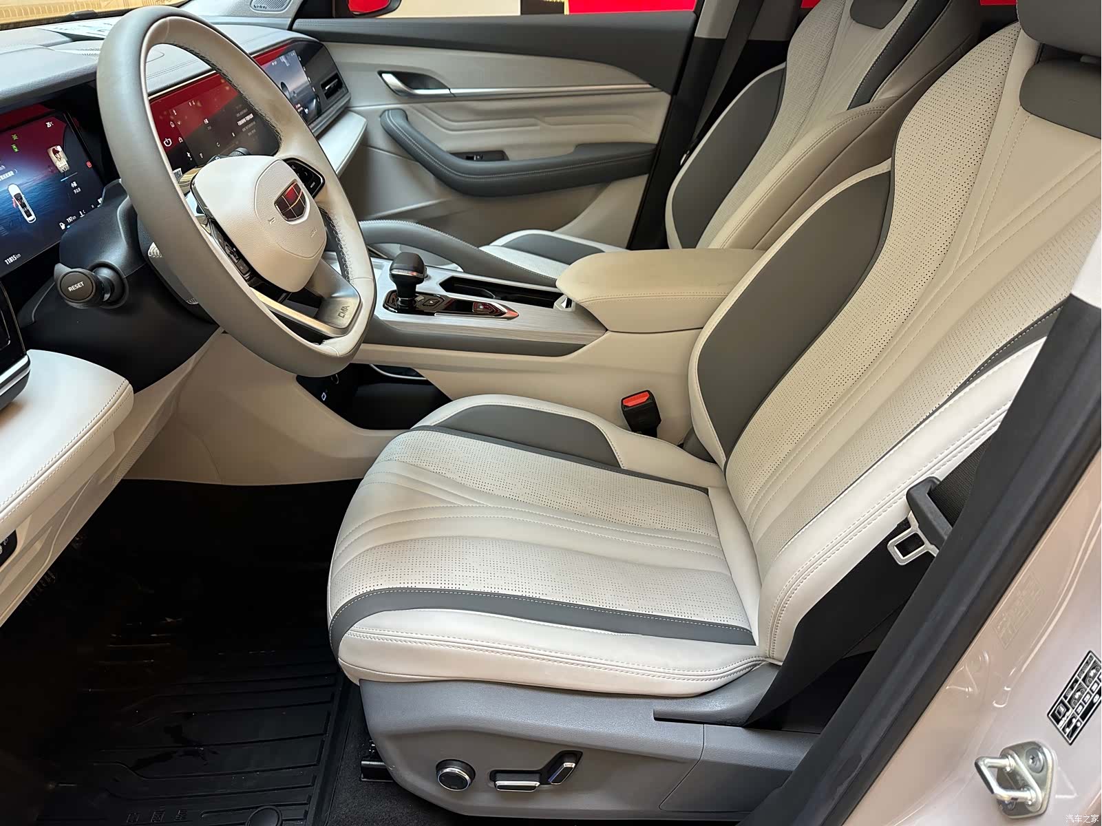 Geely Xingyue L, 2025 7