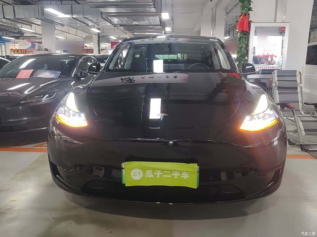 Tesla Model Y, 2023 3