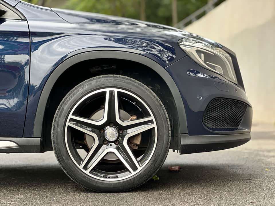 Mercedes-Benz GLA Mercedes-Benz GLA