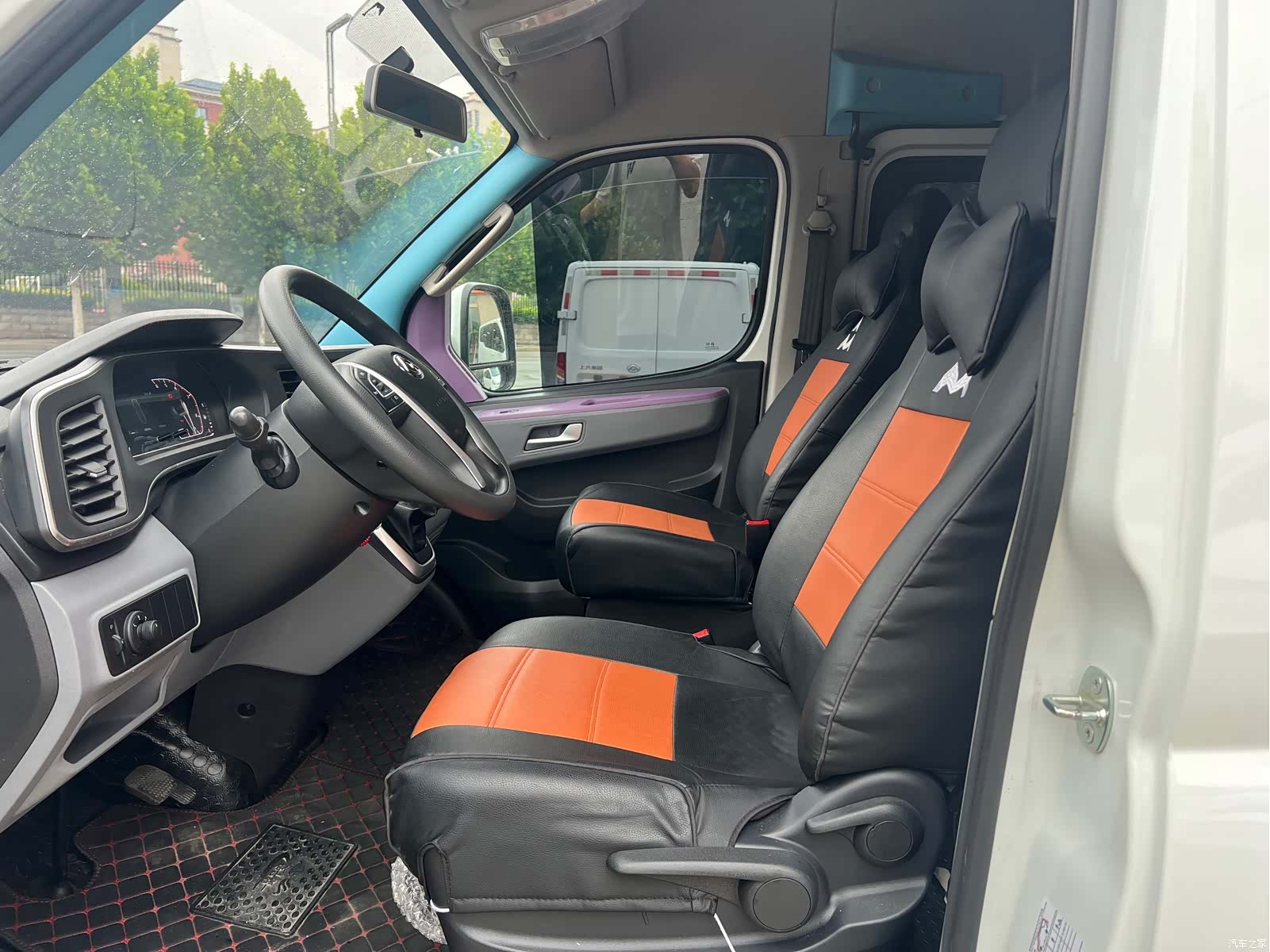 Maxus V80, 2025 4