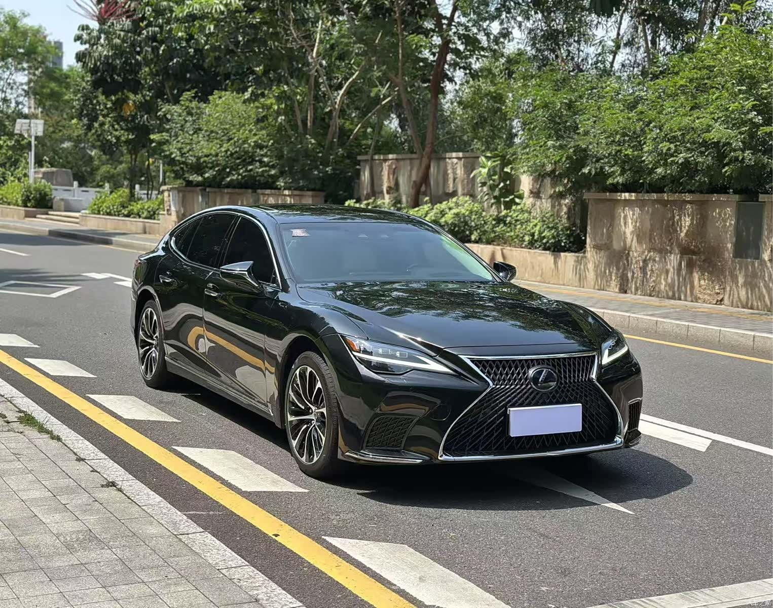 Lexus LS, 2021 4