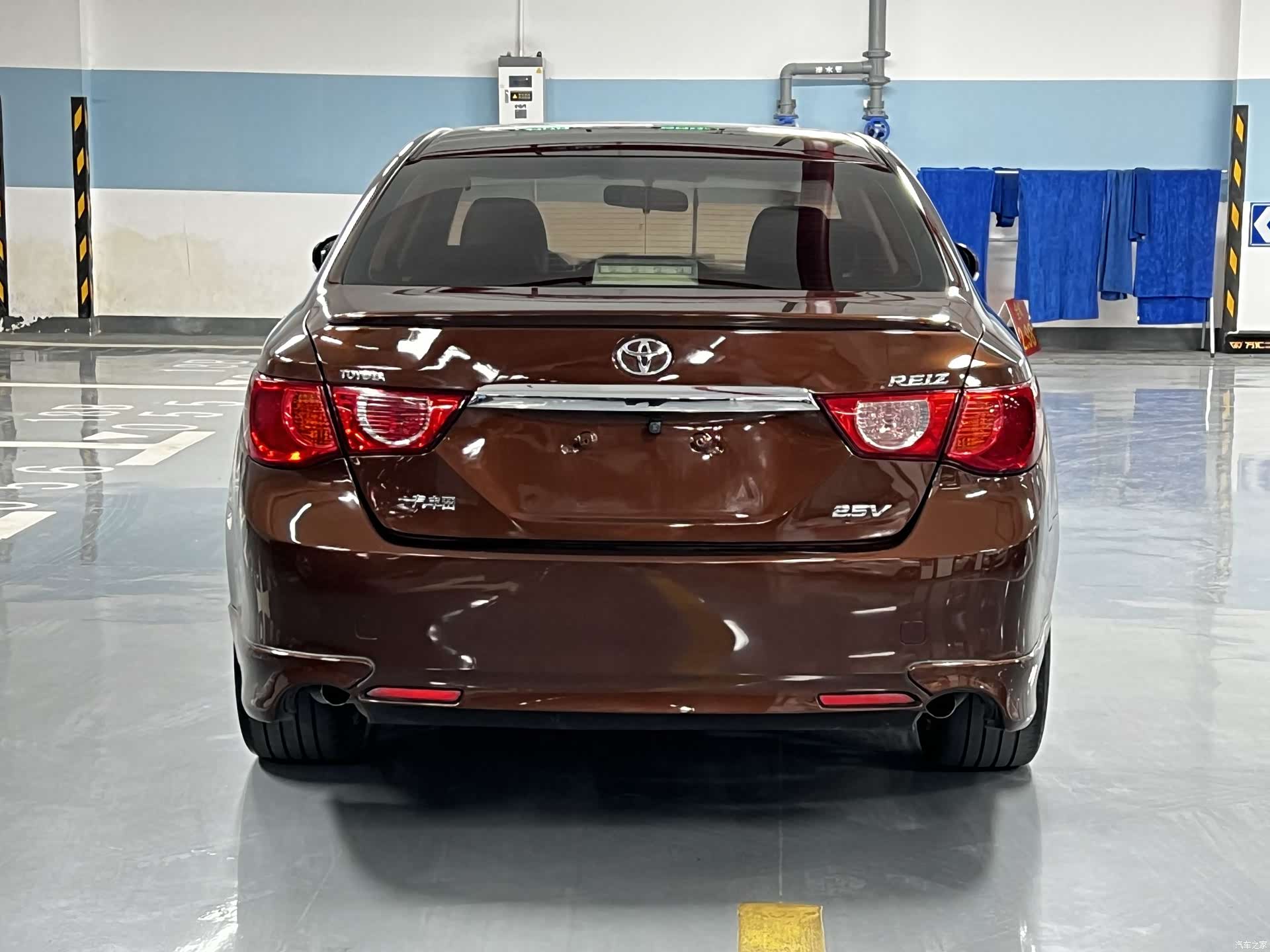 Toyota 2.5V, 2012 4