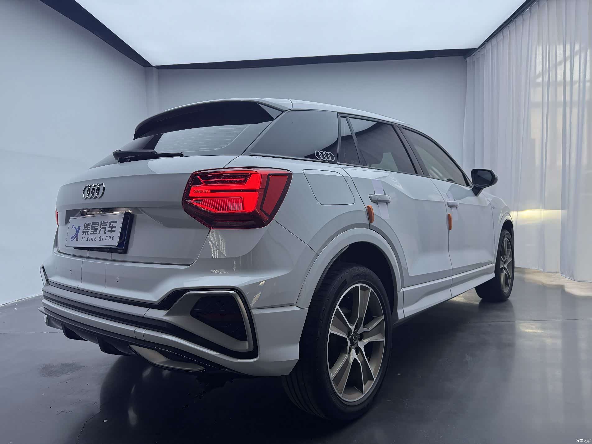 Audi Q2L, 2023 13