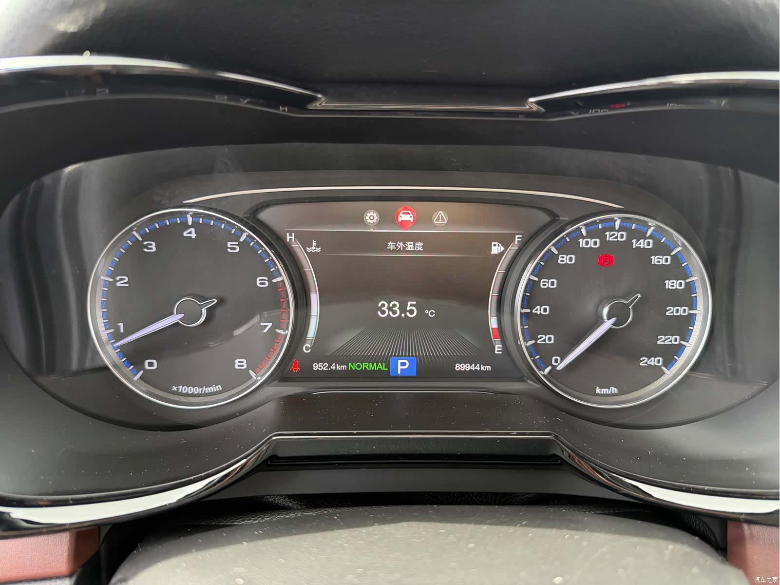 Trumpchi GS8, 2017 31