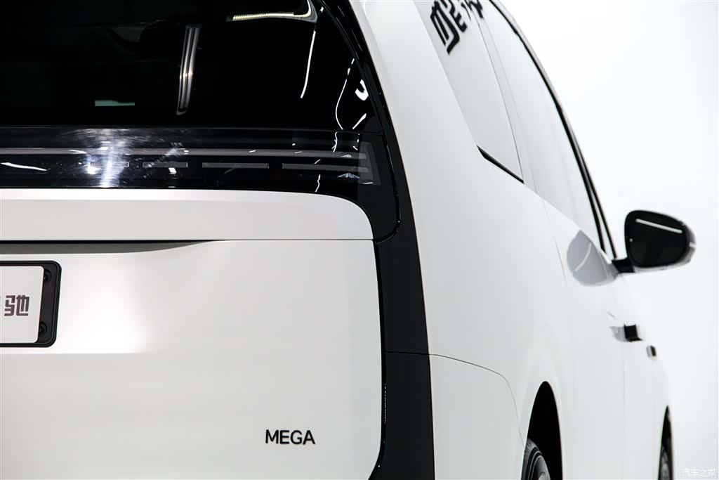Li Auto MEGA, 2025 10