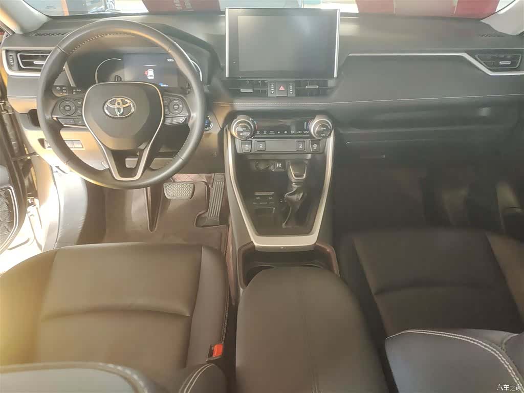 Toyota RAV4, 2023 10