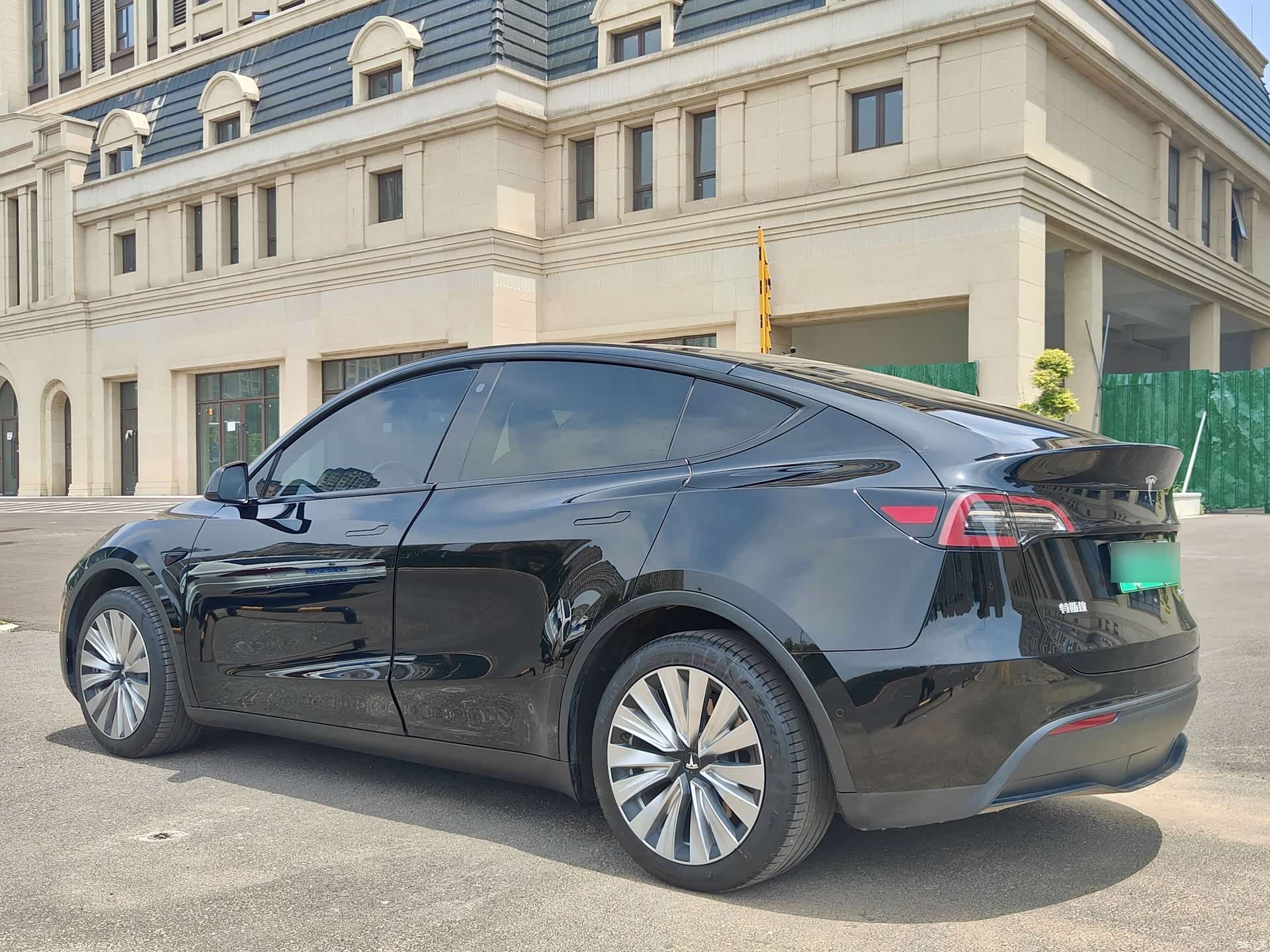 Tesla Model Y, 2023 16