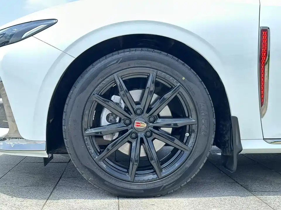Hongqi H6