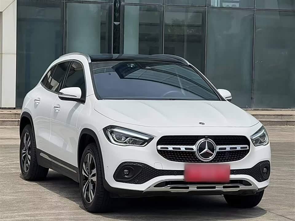 Mercedes-Benz GLA Mercedes-Benz GLA