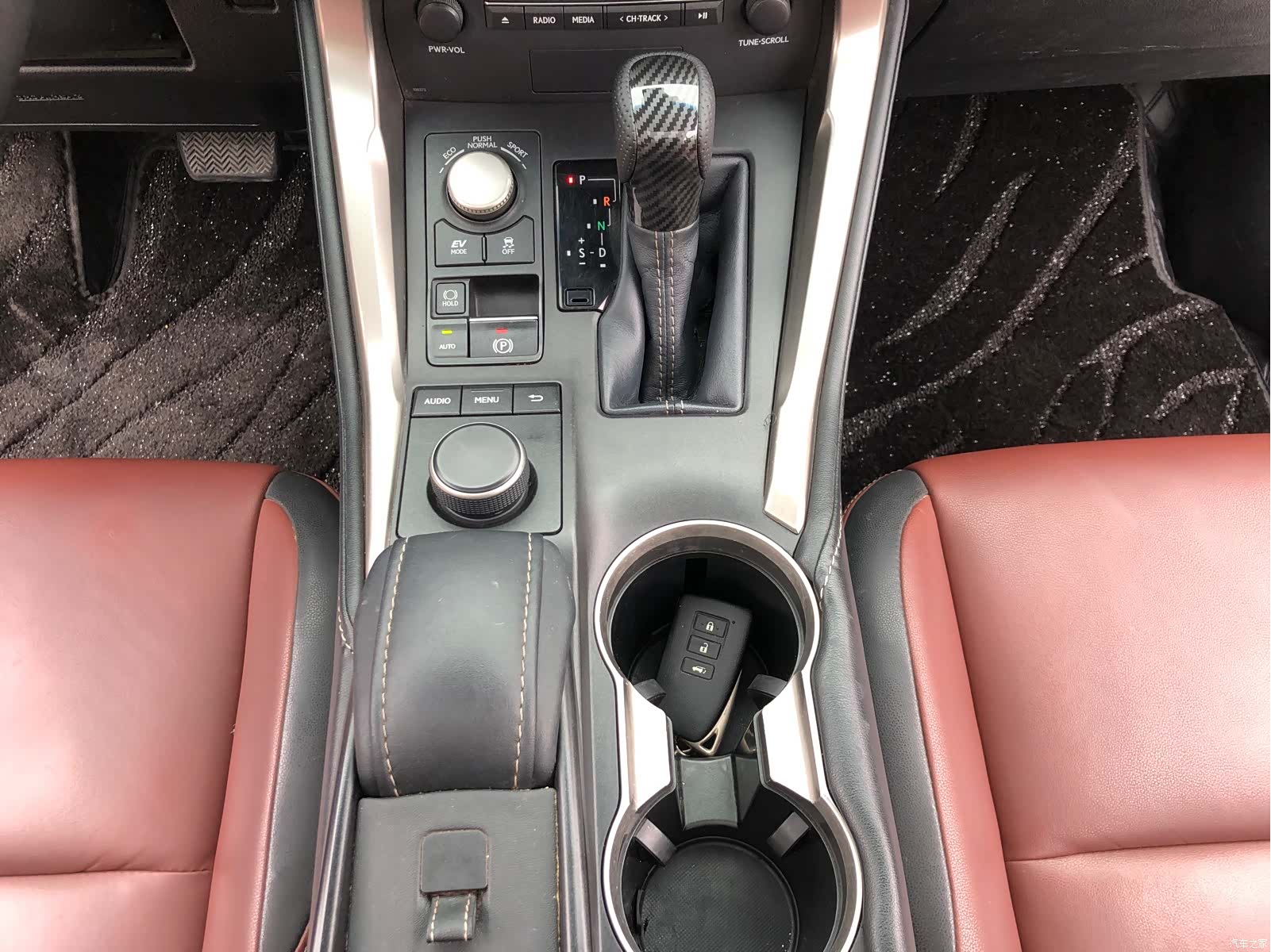 Lexus NX, 2016 11