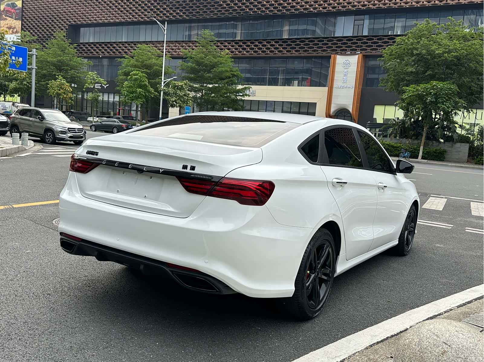 Geely Binray, 2021 14