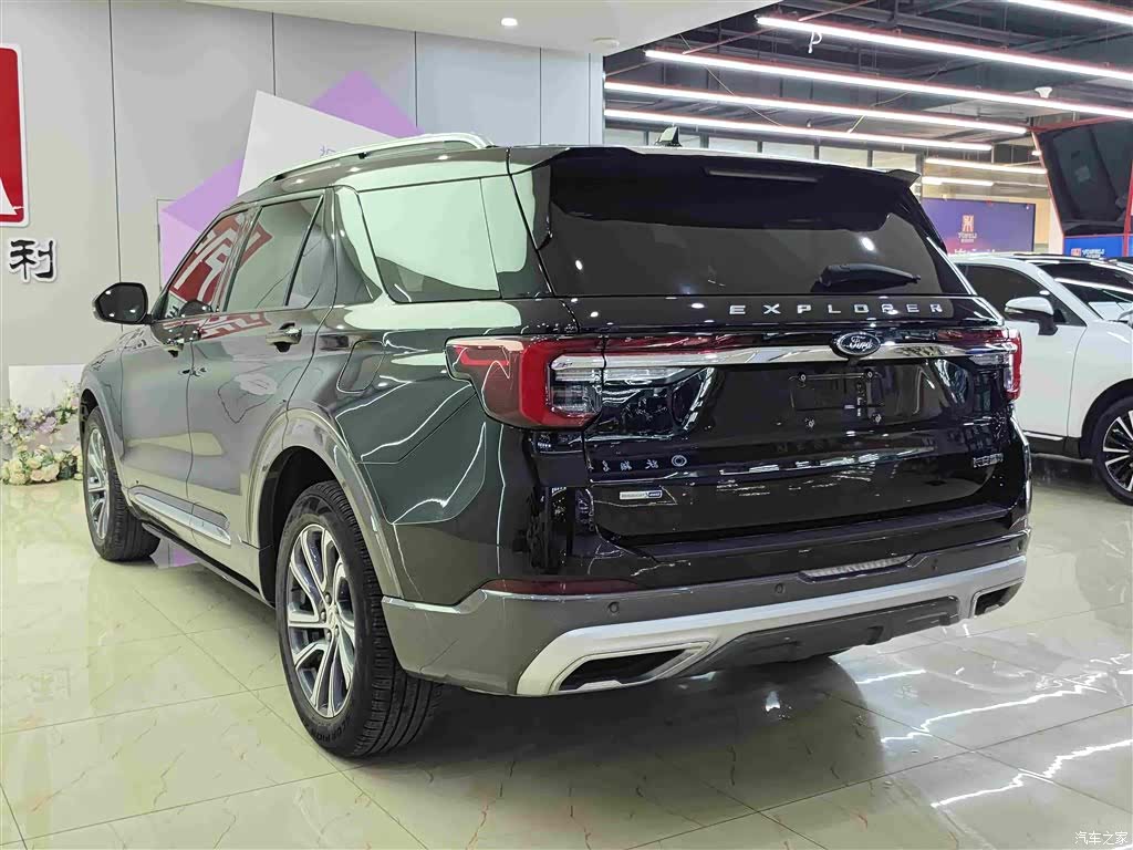 Ford Explorer, 2023 4