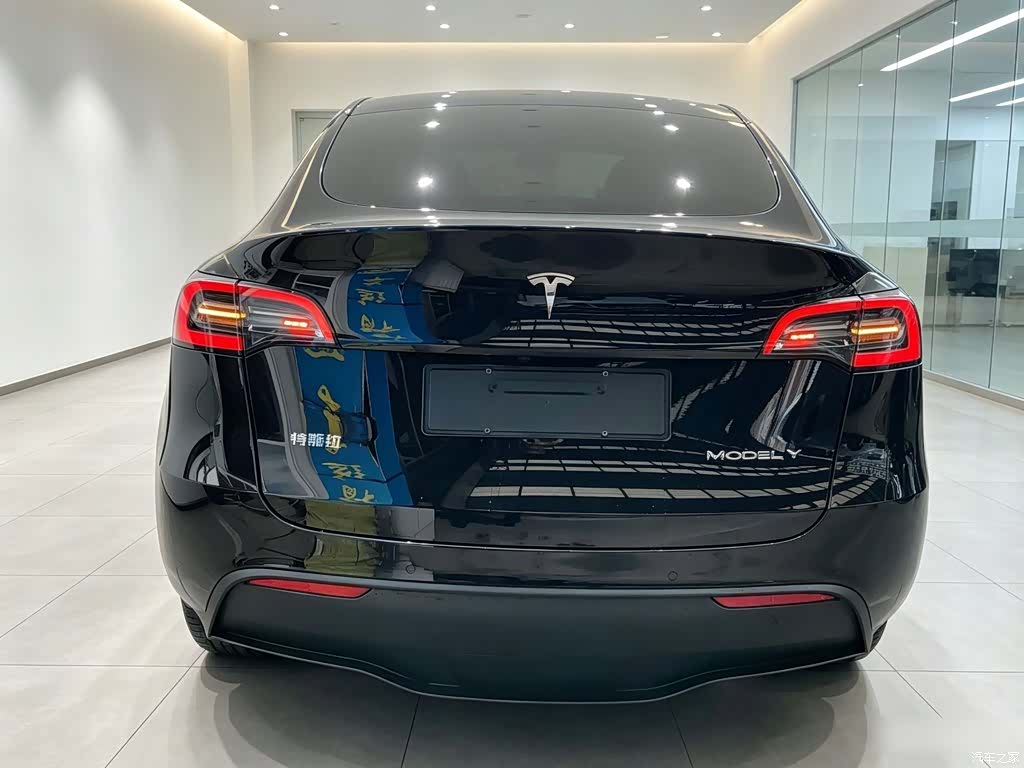 Tesla Model Y, 2024 6