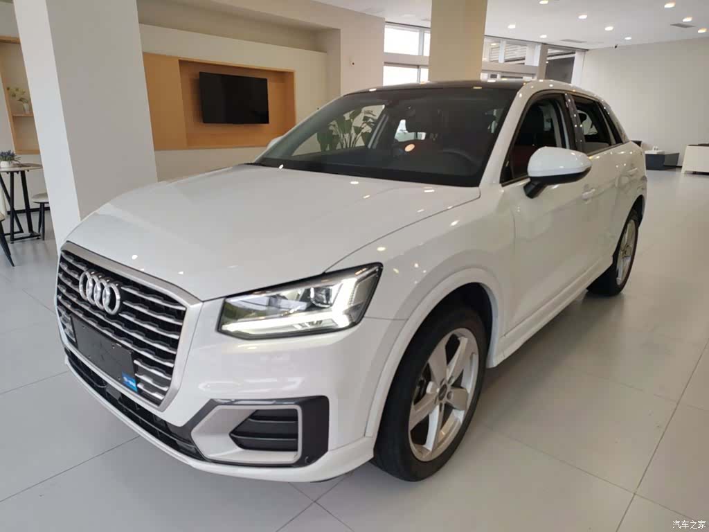 Audi Q2L, 2020 2