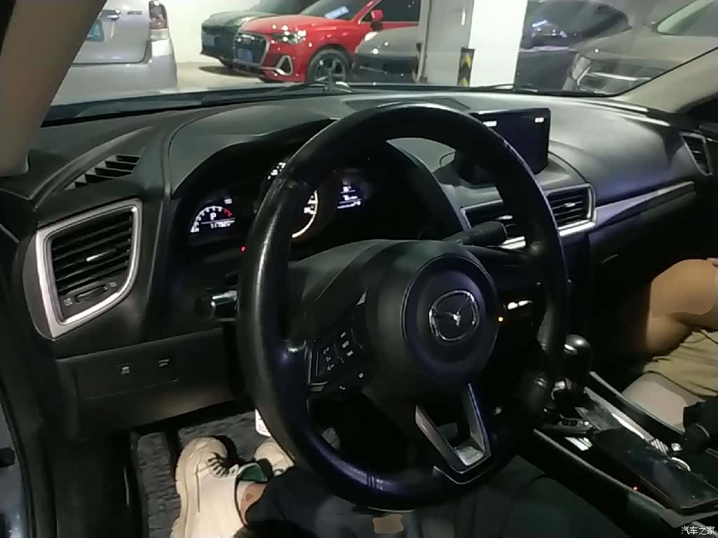 Mazda Mazda3, 2017 10