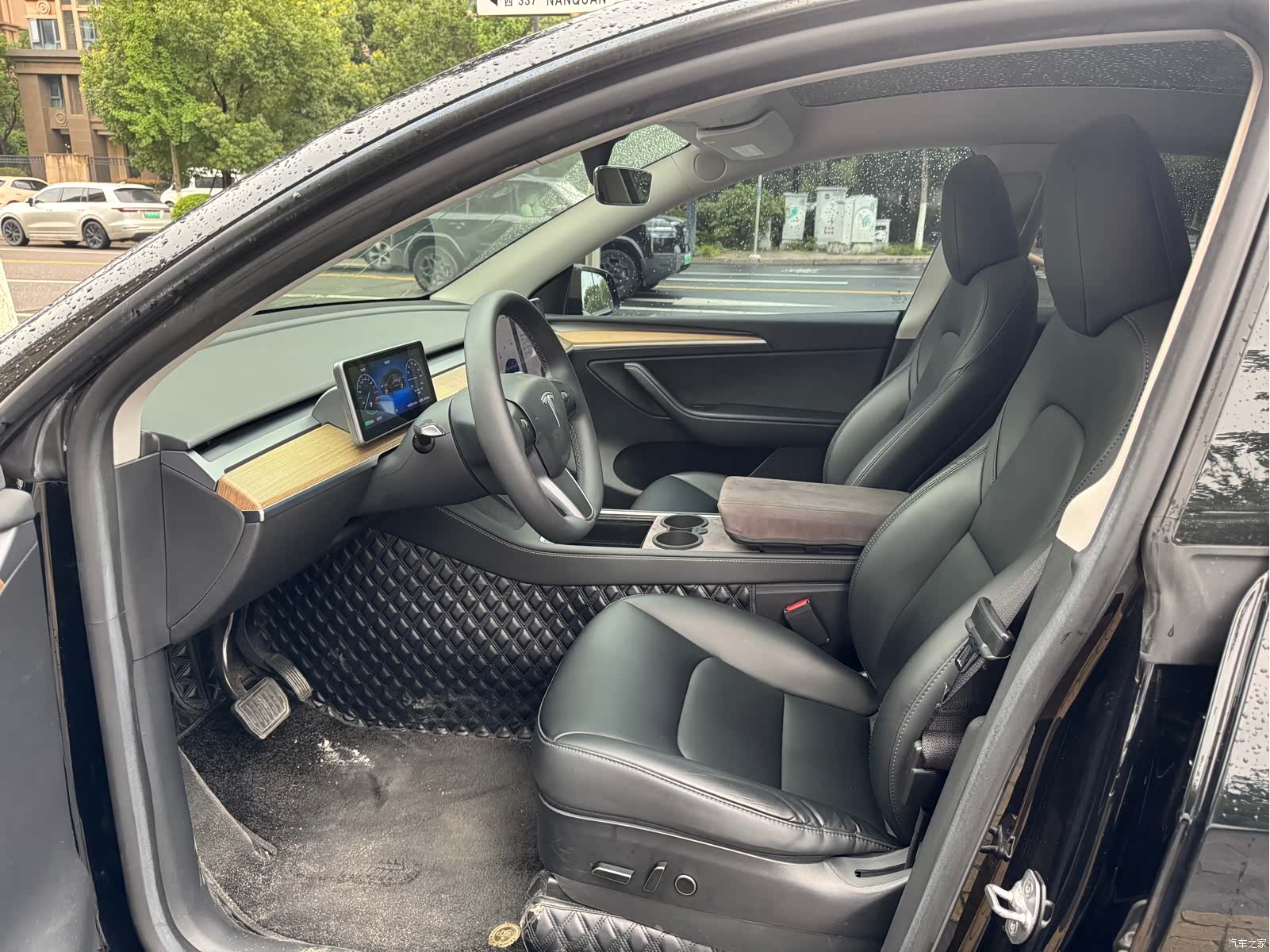 Tesla Model Y, 2023 7
